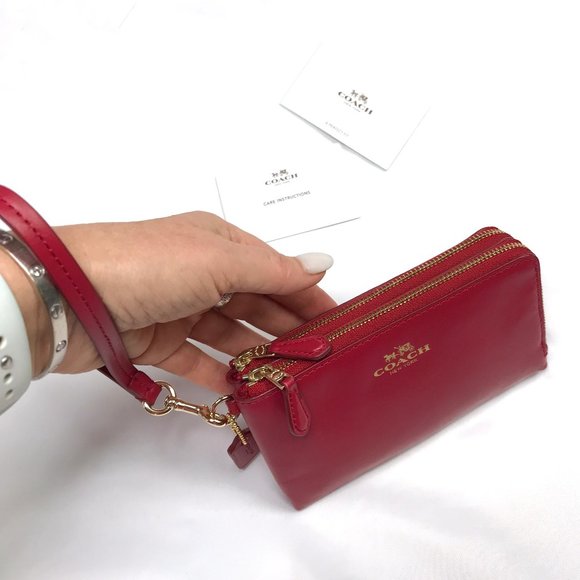 NWT Coach Corner Zip Double Red Leather Wristlet - Picture 1 of 12